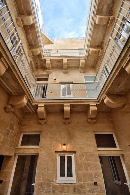Vallettastay Old Lodge Apartment 1 Esterno foto