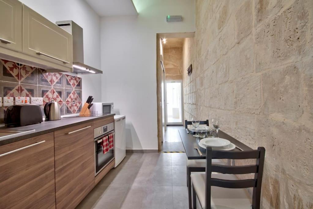 Vallettastay Old Lodge Apartment 1 Esterno foto